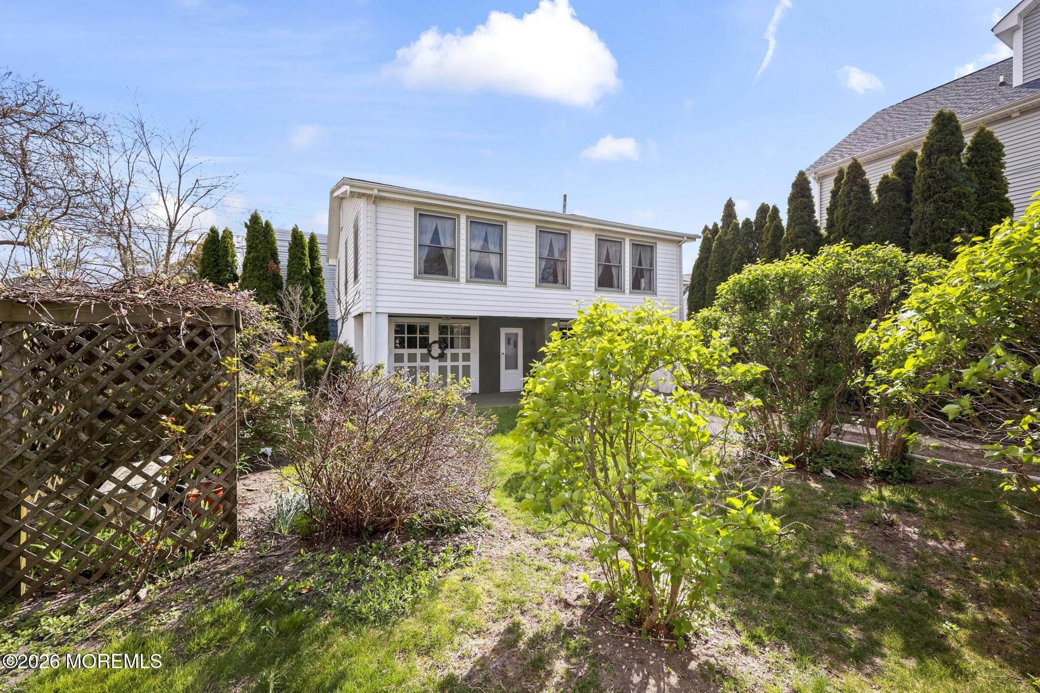 Image 4: 22-web-or-mls-LPM_8205