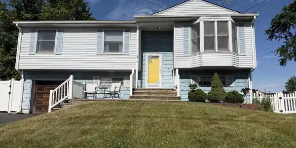 8 Lake Avenue