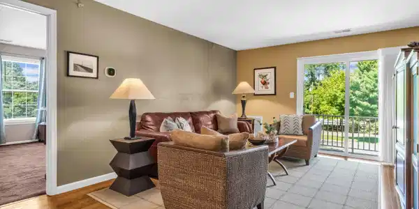 Image 3: Living Room