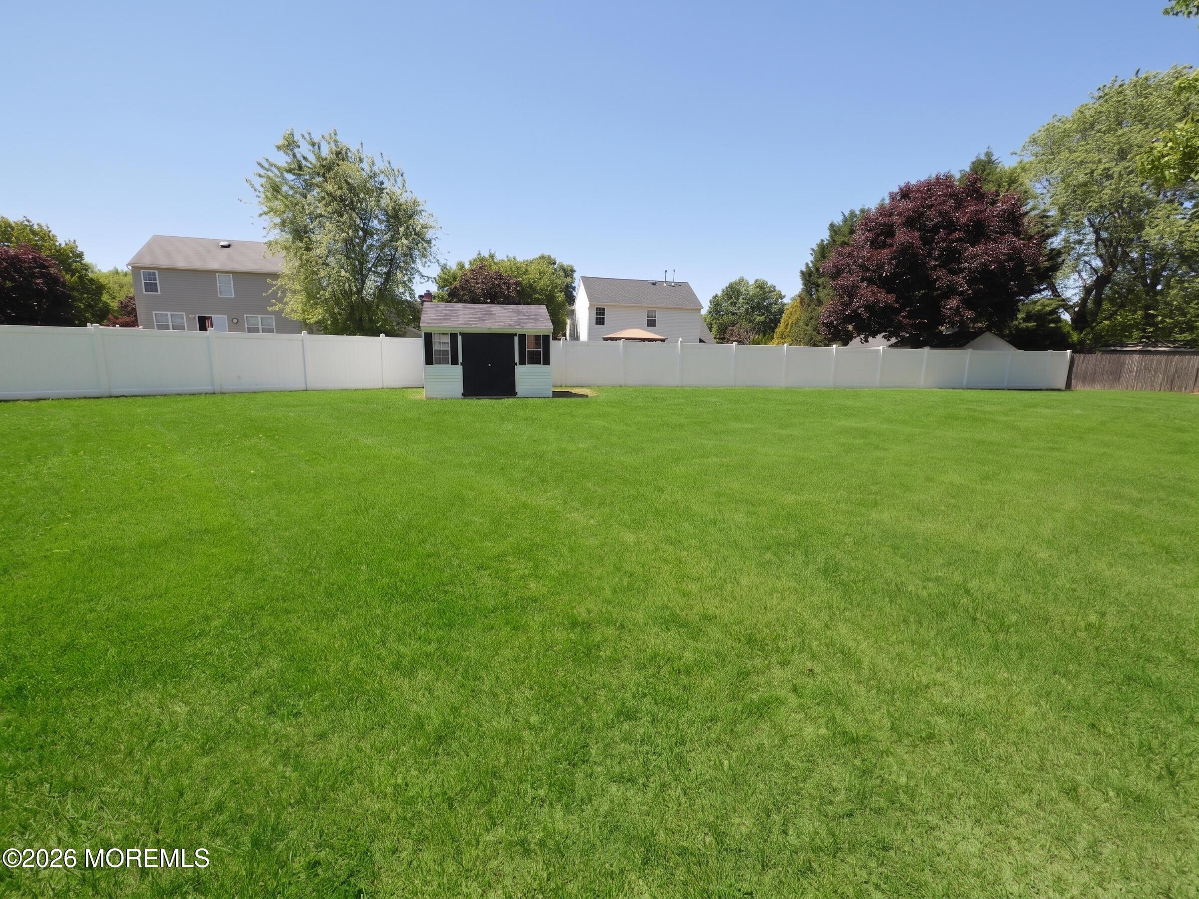 Image 4: 2 gina drive