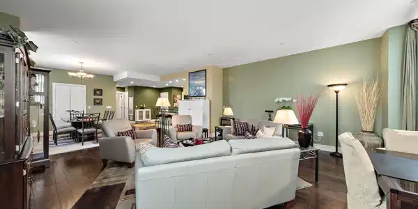Image 2: 501 Grand #4E (38)
