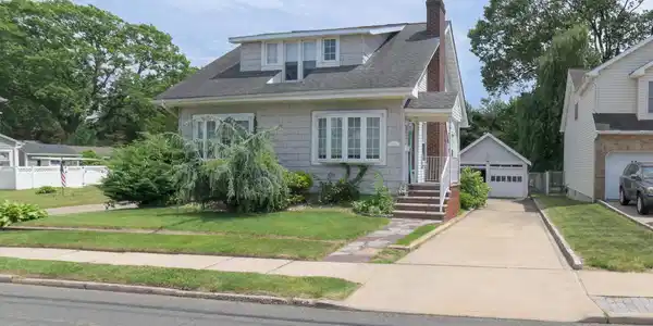 331 Portia Street
