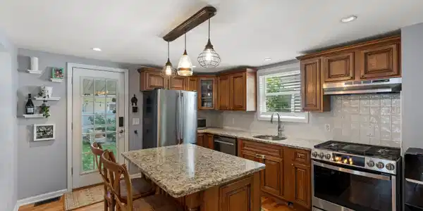 Image 4: Kitchen