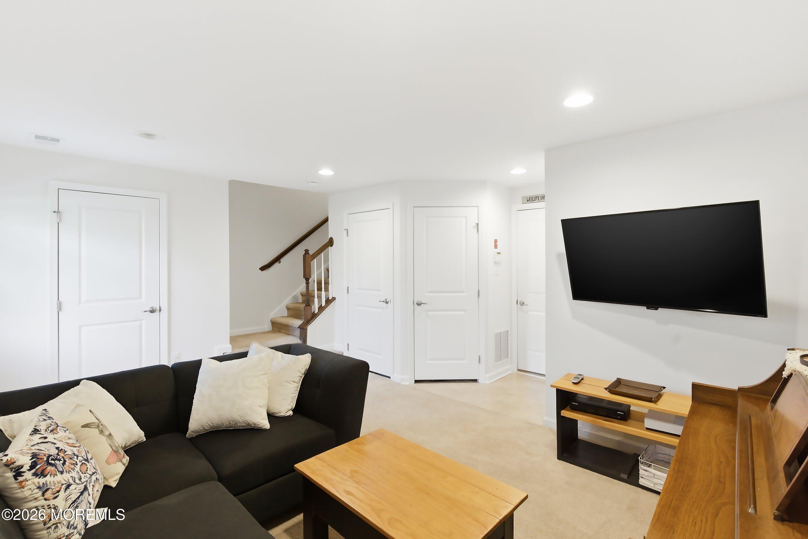 Image 4: 07-Living 1B