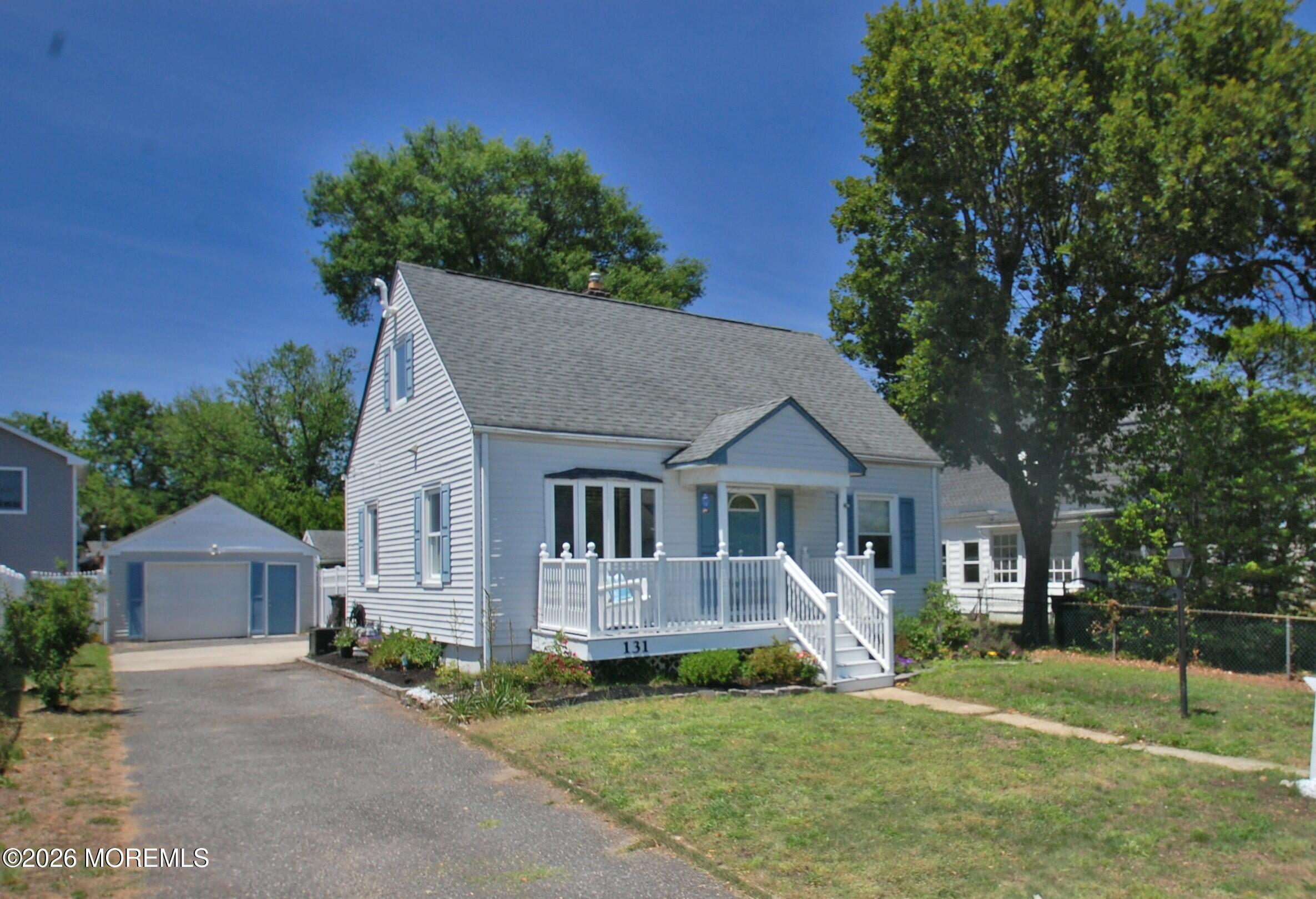 Image 1: laurel 1
