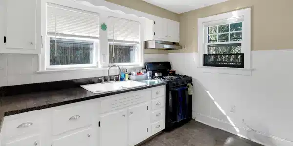 Image 3: Kitchen