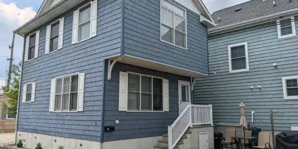 30 E Bay Way