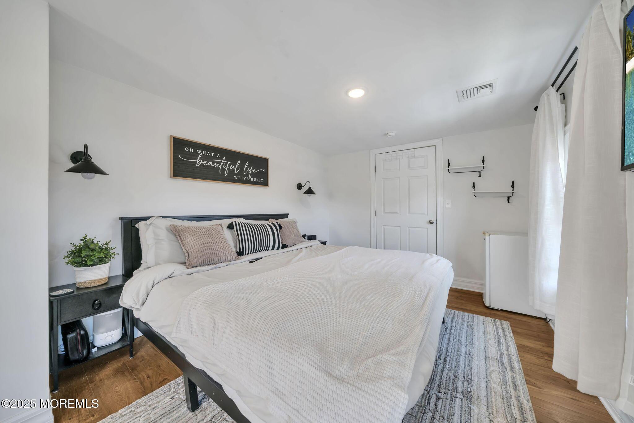 Image 3: 3-web-or-mls-LuxQue-3