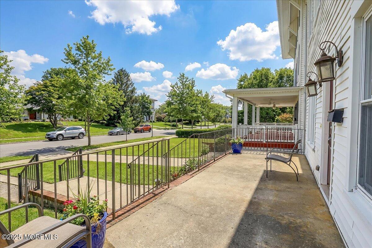 Image 3: 06-Front Porch