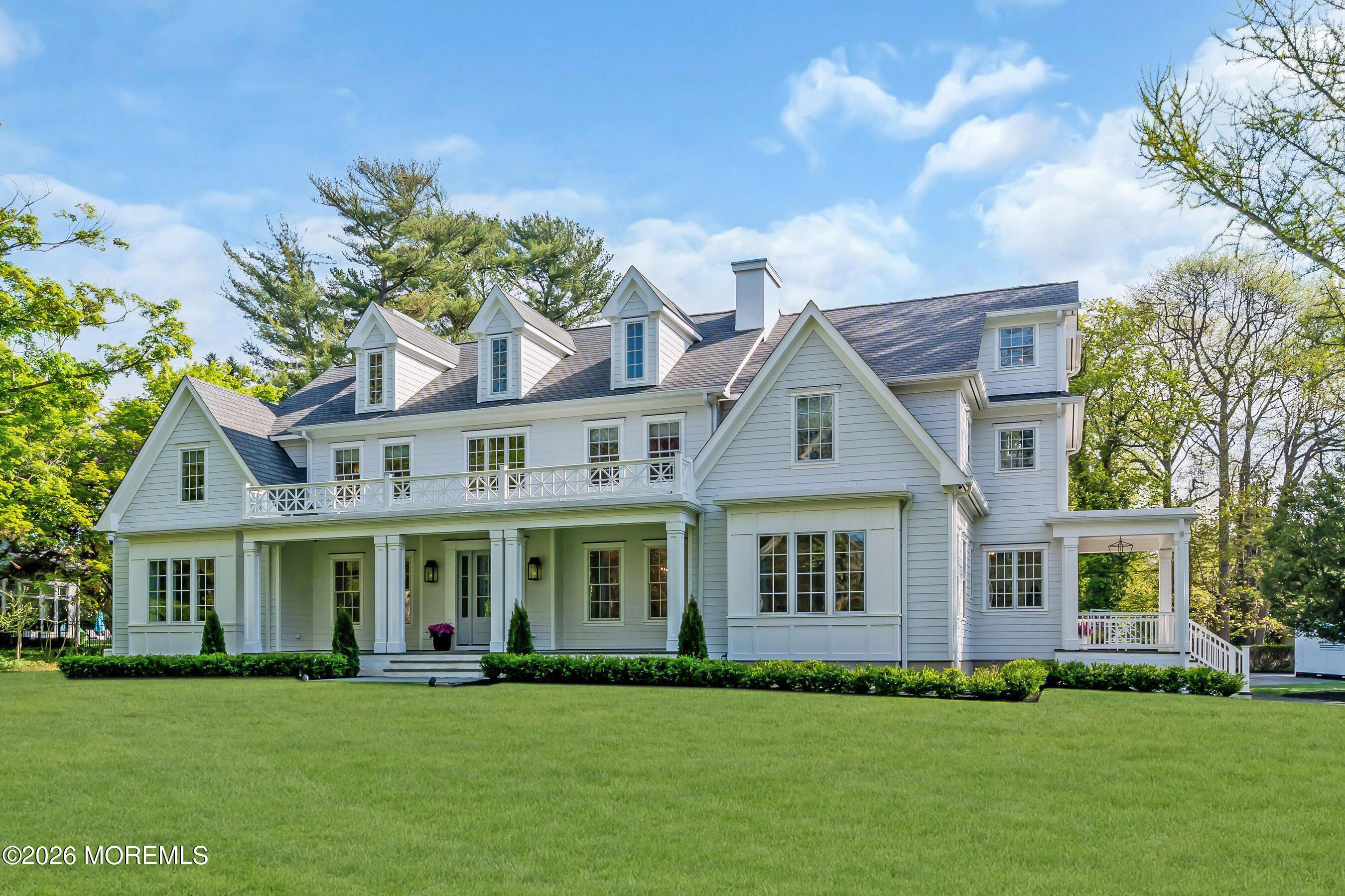 Image 2: Welcome to 13 Buttonwood Lane