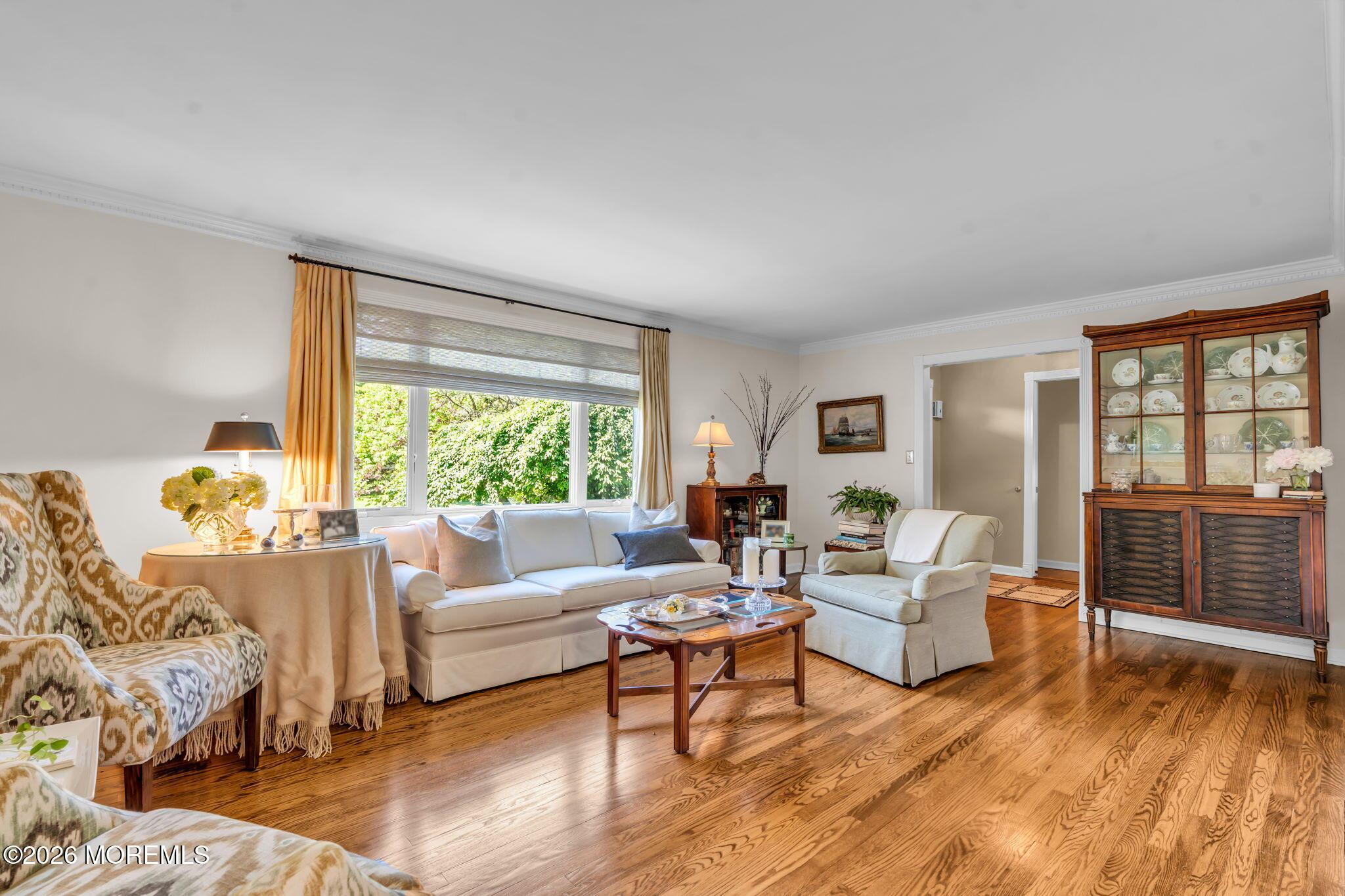 Image 3: Living Room