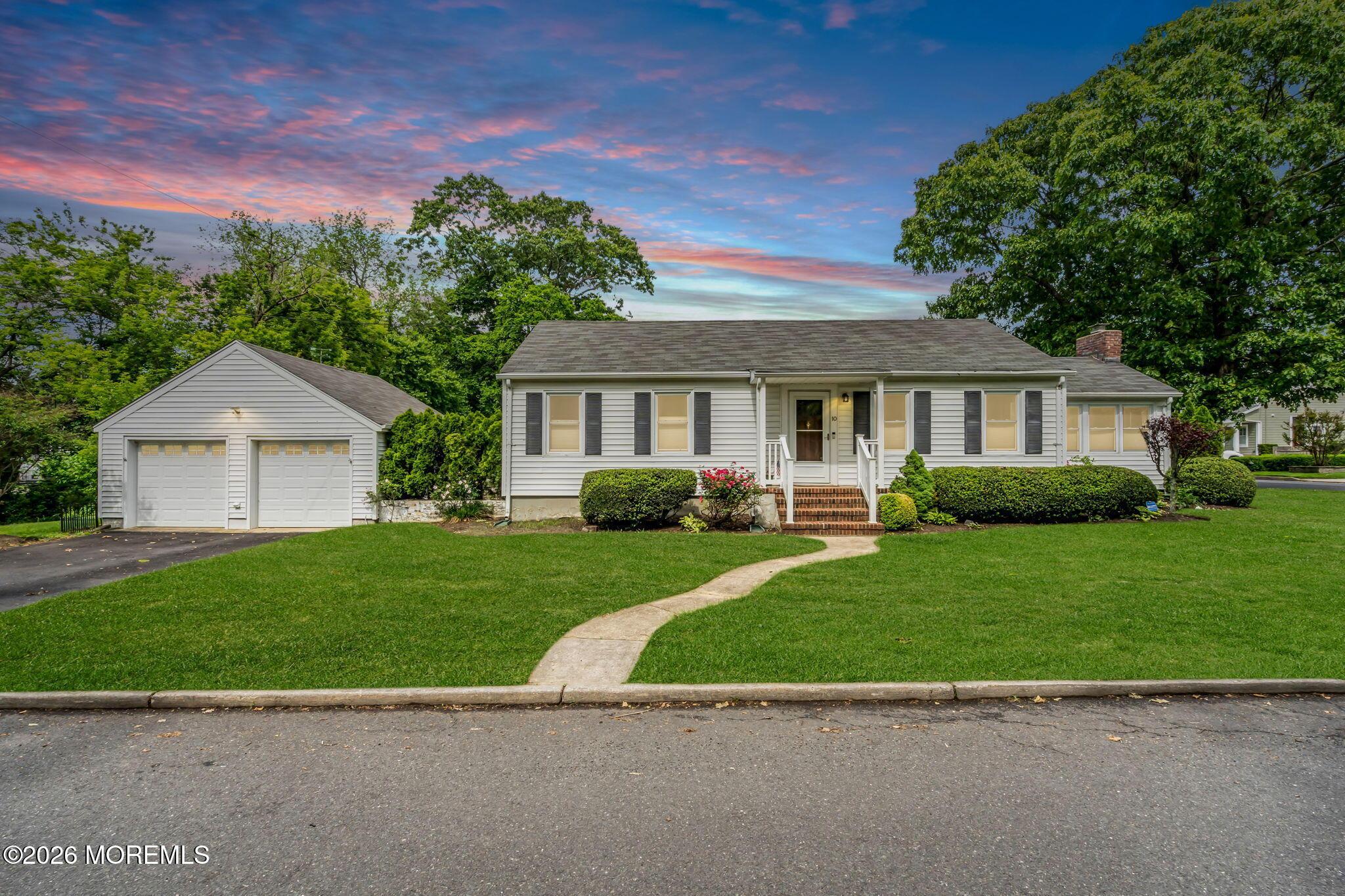 Image 3: 10 Lakeside Avenue