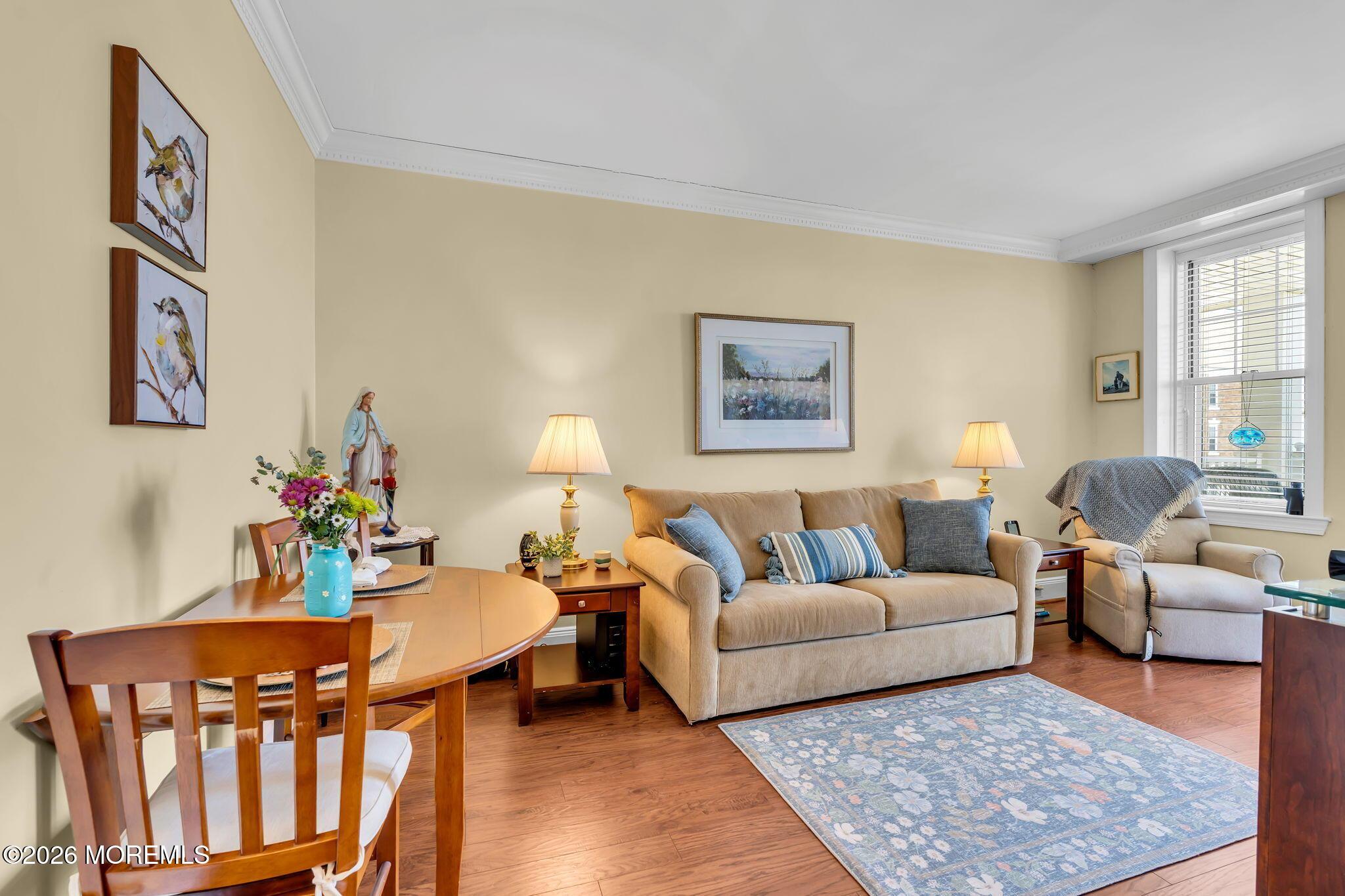 Image 2: 20-web-or-mls-DSC02518
