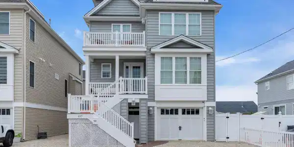 Image 3: Front Elevation