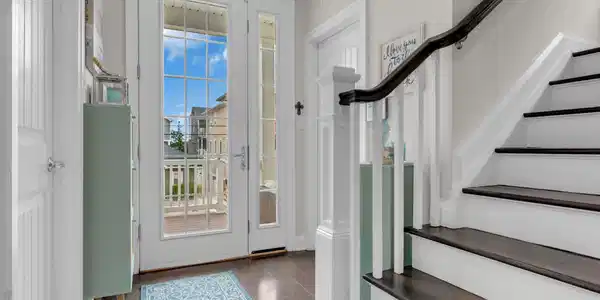 Image 4: Foyer