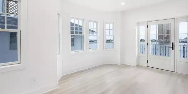 Image 4: Living Room
