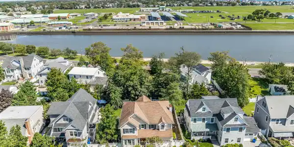 Image 4: photos_high_resolution_DJI_0405