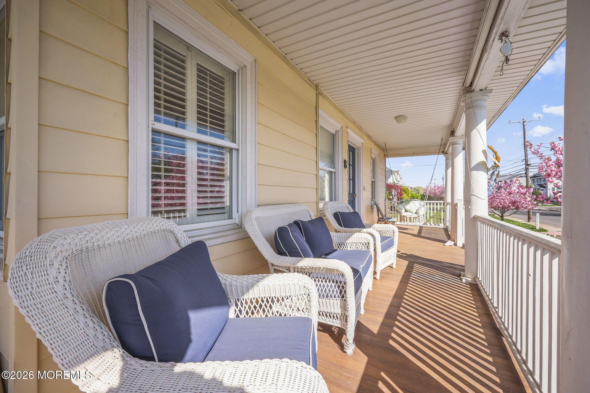 Image 4: 41-web-or-mls-LPM_8300
