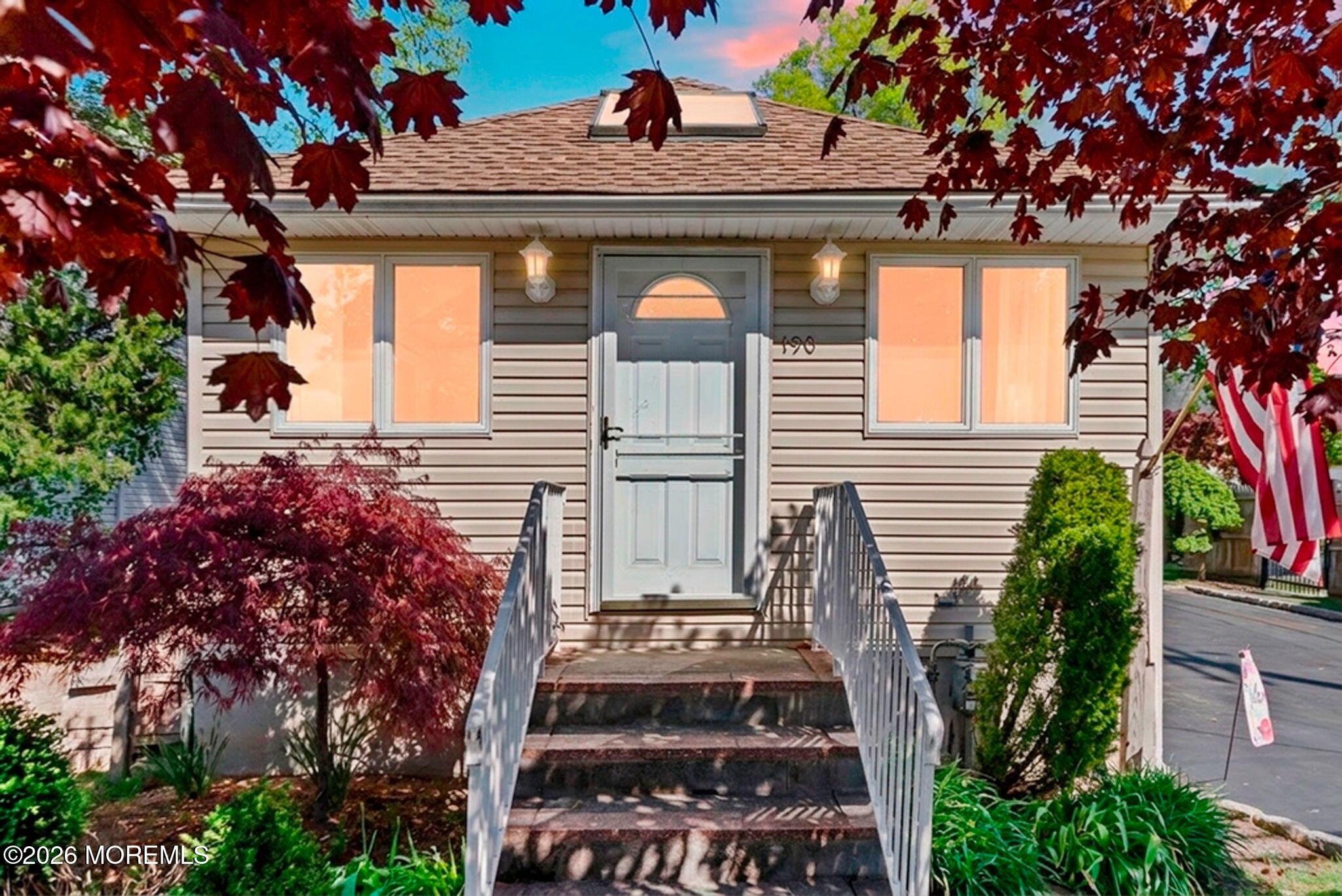 Image 2: 2-web-or-mls-190 Hudson Ave-3