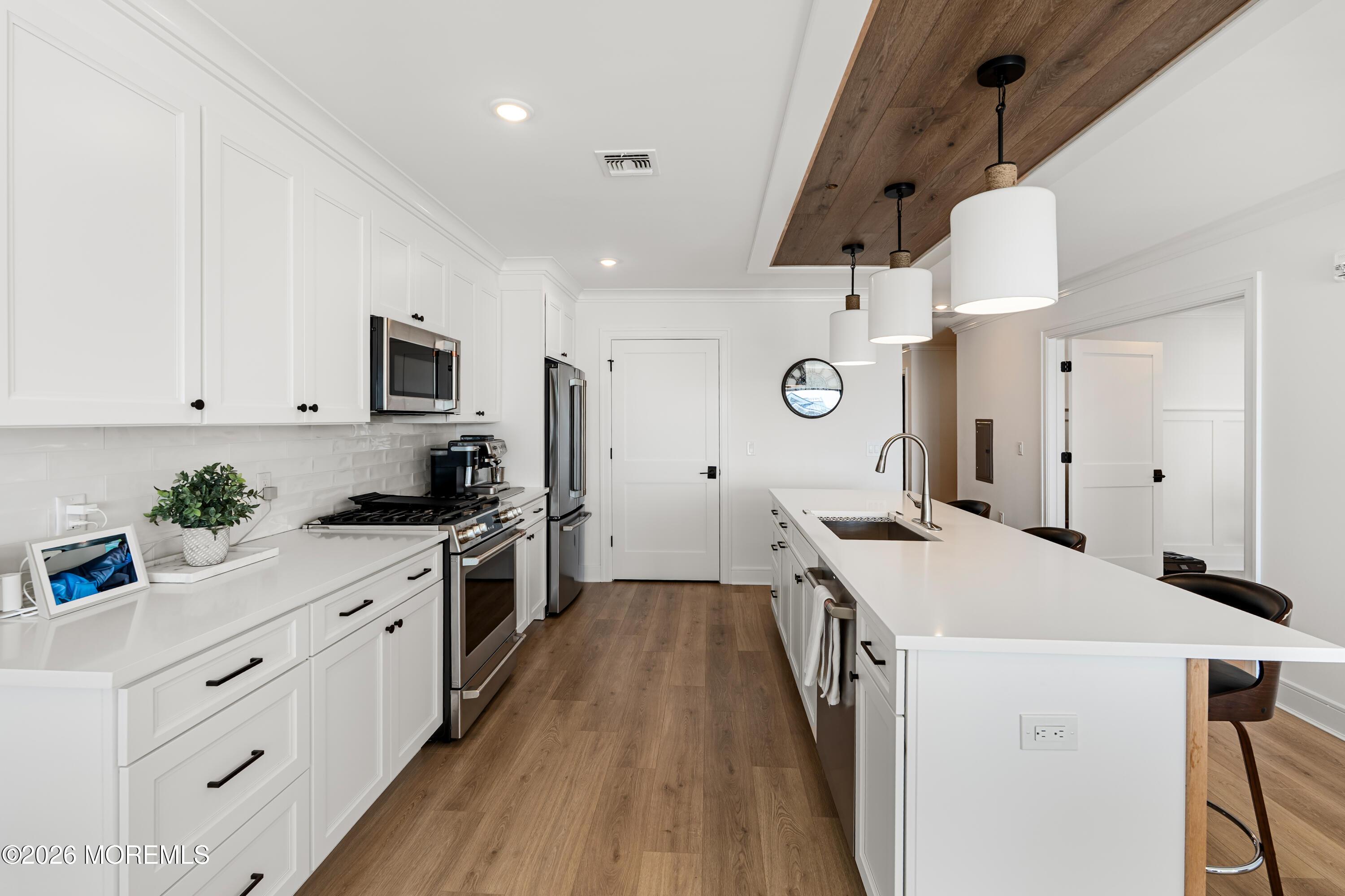 Image 3: 1080 Ocean Ave 401