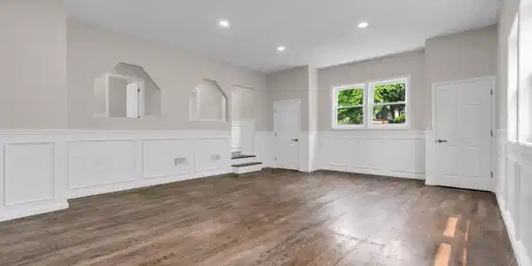 Image 3: Living Room