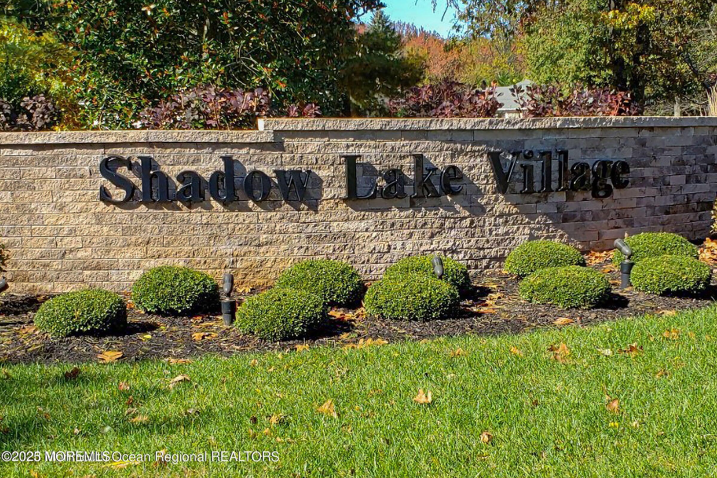 Image 3: Shadow Lake Sign