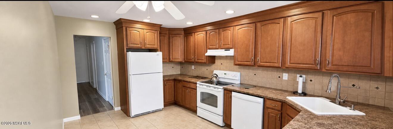 Image 4: Kitchen