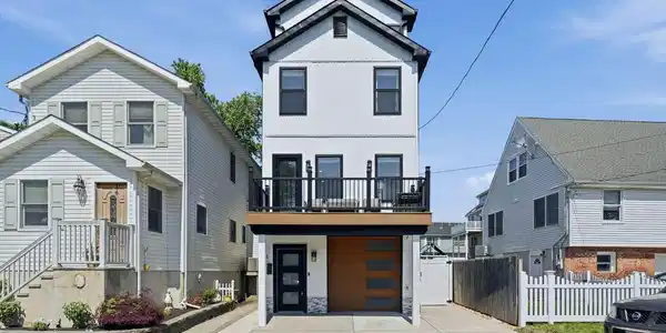 2 Brainard Avenue