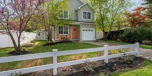 Image 2: Front Yard