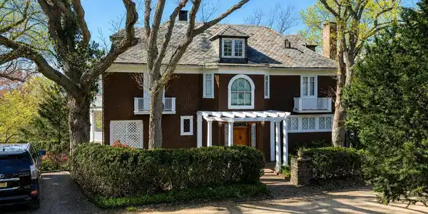44 W Twin Road