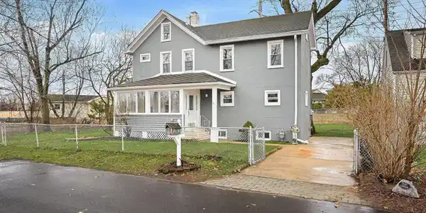 8 Newman Street