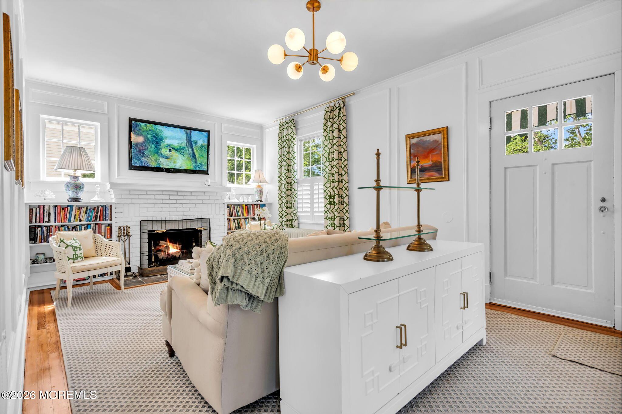 Image 3: Living Room