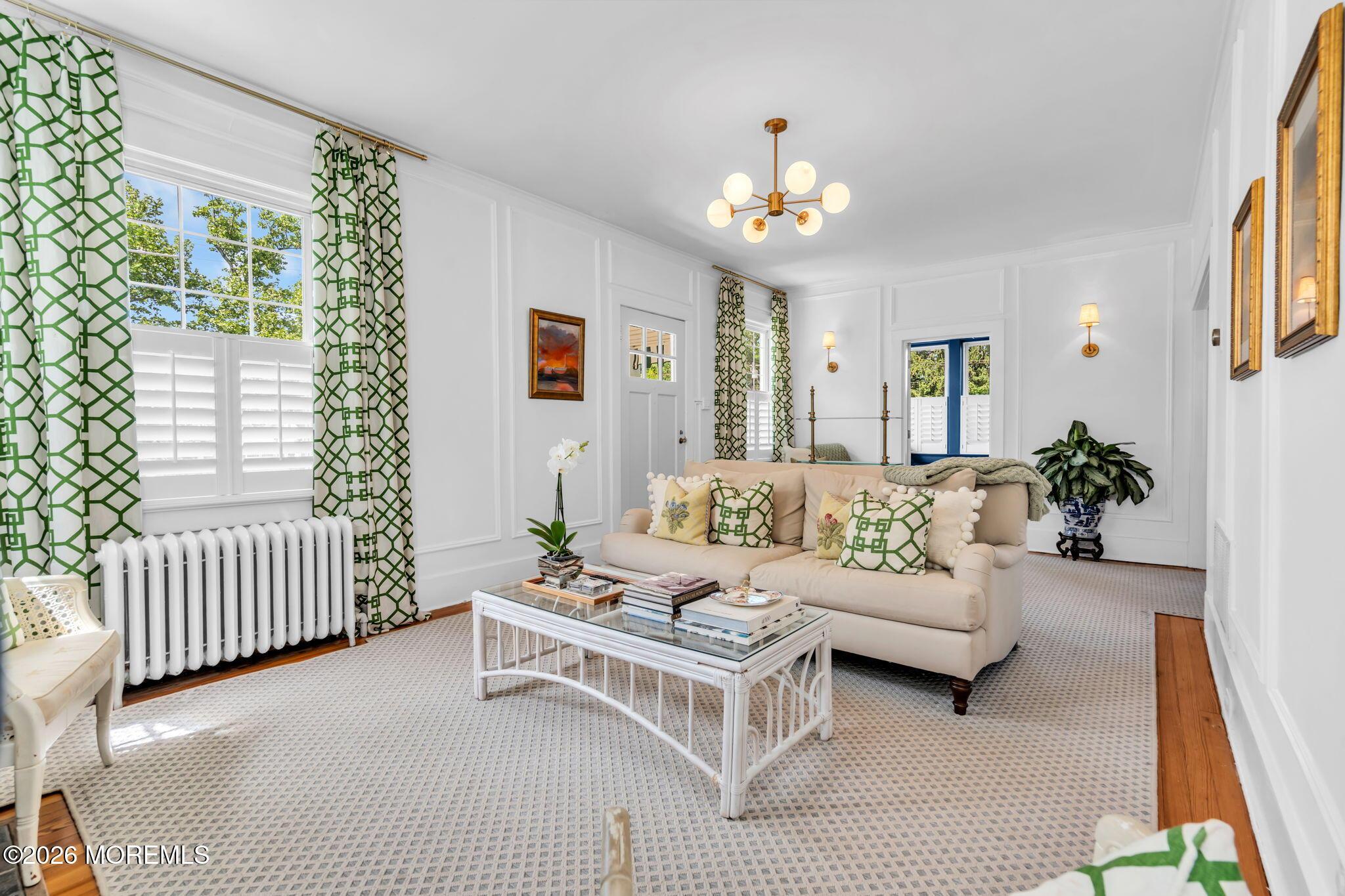 Image 4: Living Room