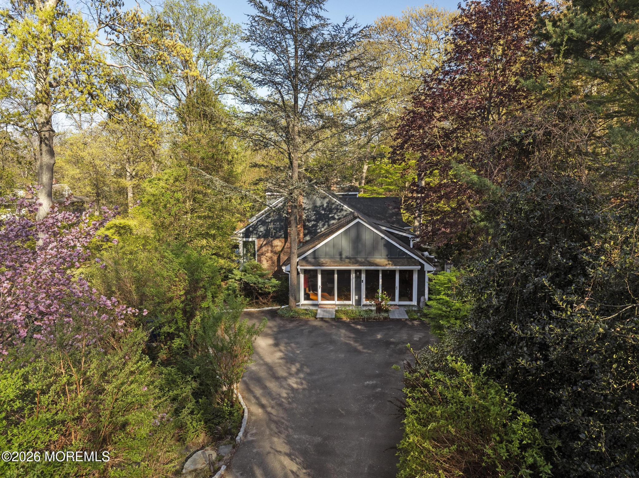 Image 2: 17 Park Way
