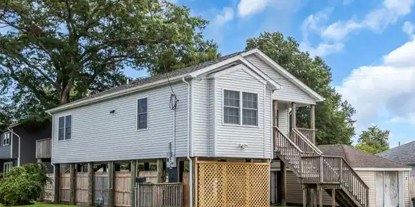 Image 2: 2-web-or-mls-Crop1