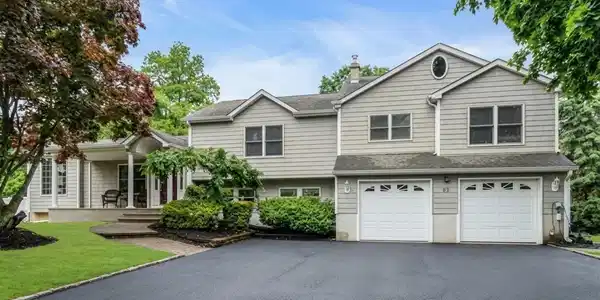 57 Nautilus Drive W