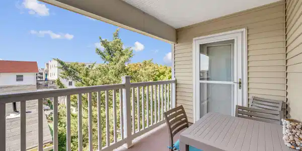 Image 4: 1501 Balcony 1a west view