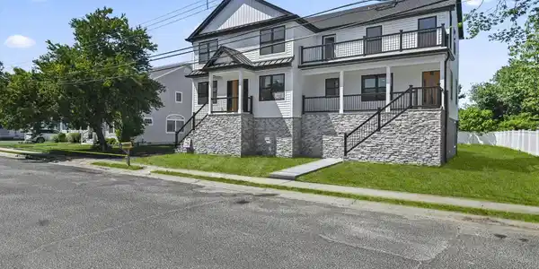 Image 3: FRONT