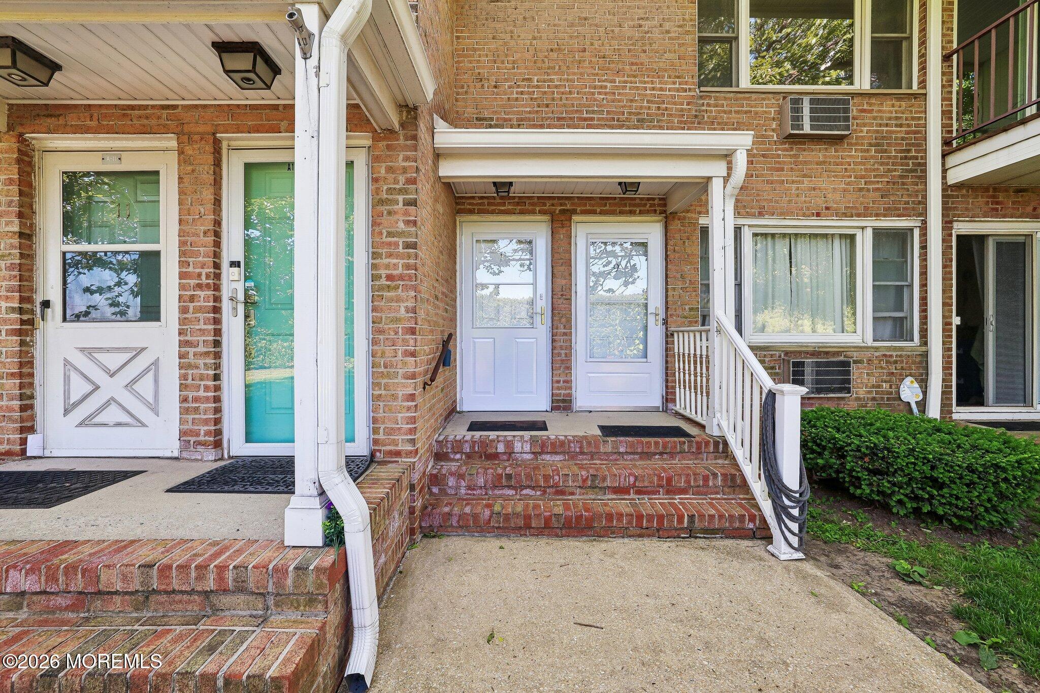 Image 4: Front Entry