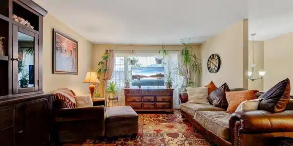 Image 4: 05-Living Room