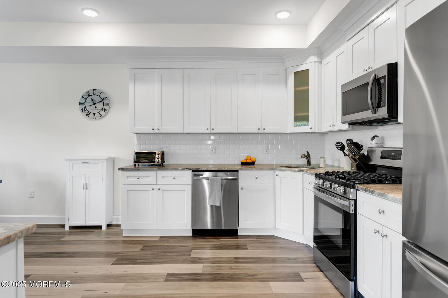 Image 4: Kitchen