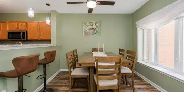 Image 4: Dining