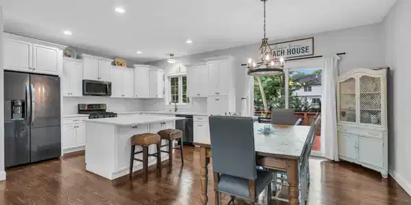Image 4: Dining Room & Kitchen