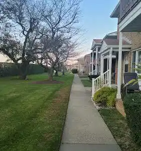 Image 2: WALKWAY TO CONDO