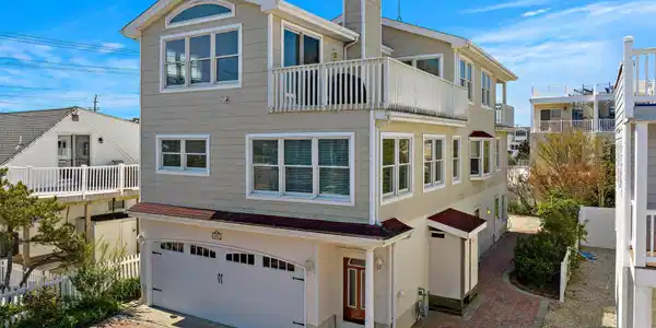 2 W Paulding Avenue