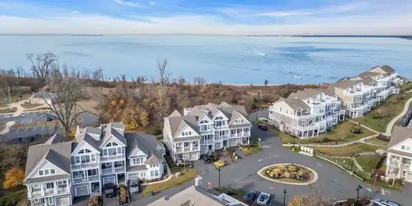 24 Lighthouse Pt Road