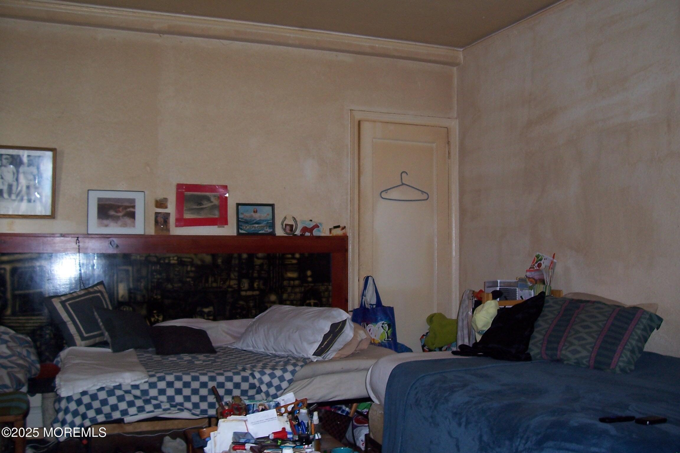Image 2: 001