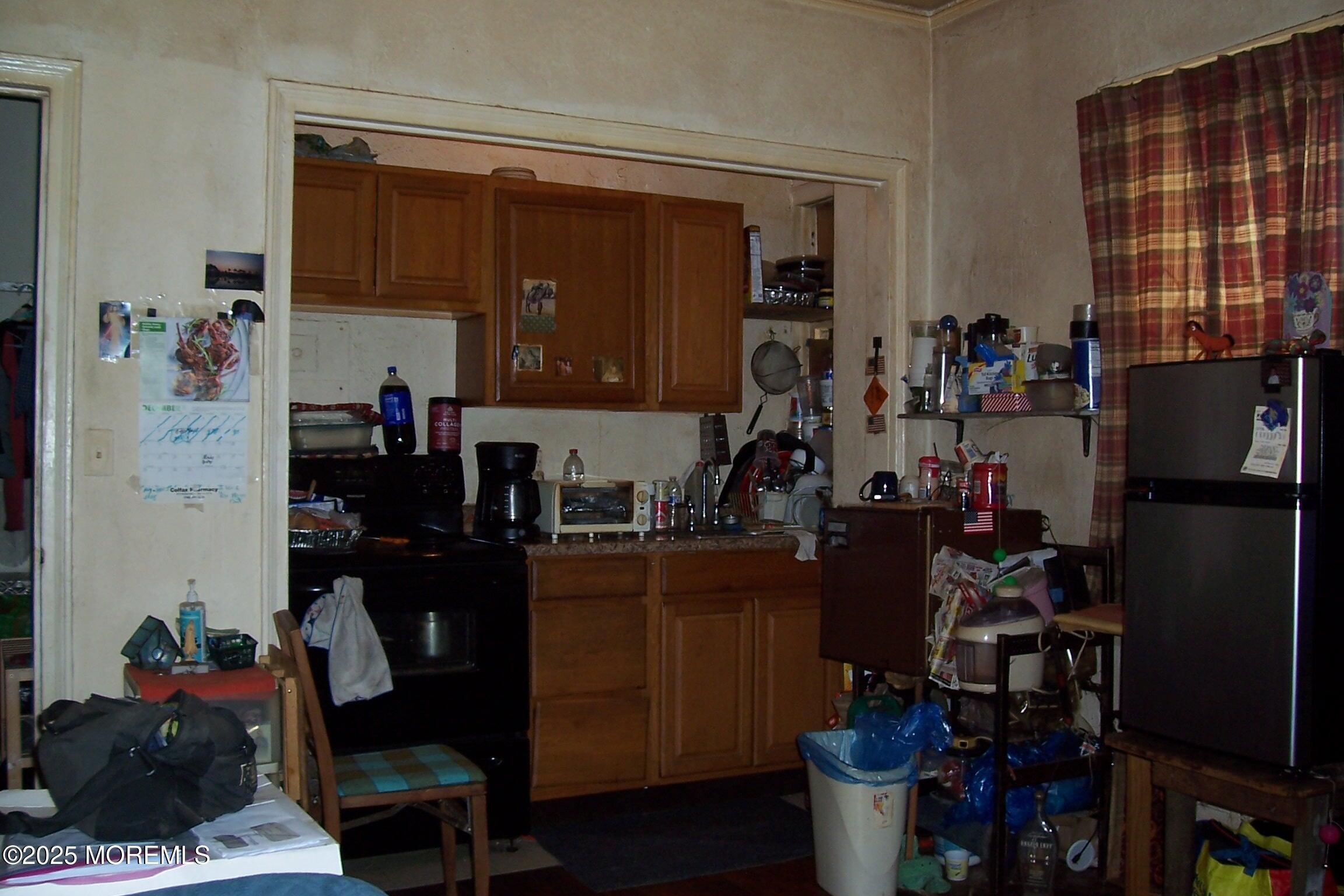 Image 4: 004