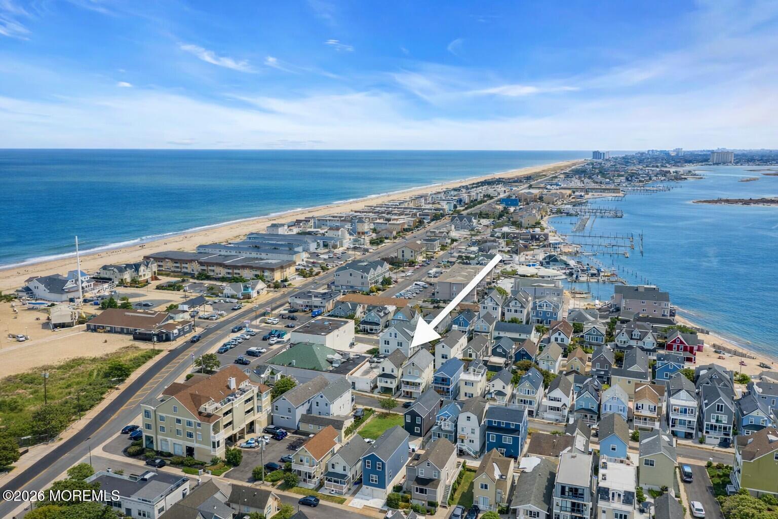 Image 3: Summer coastal town