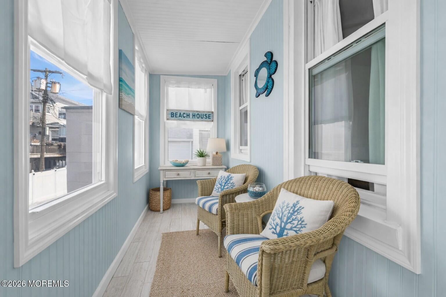 Image 4: Beachy sunroom1
